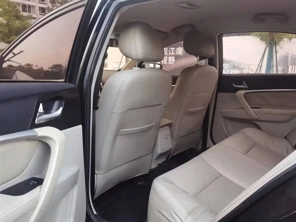 GEELY AUTO EMGRAND 2015
