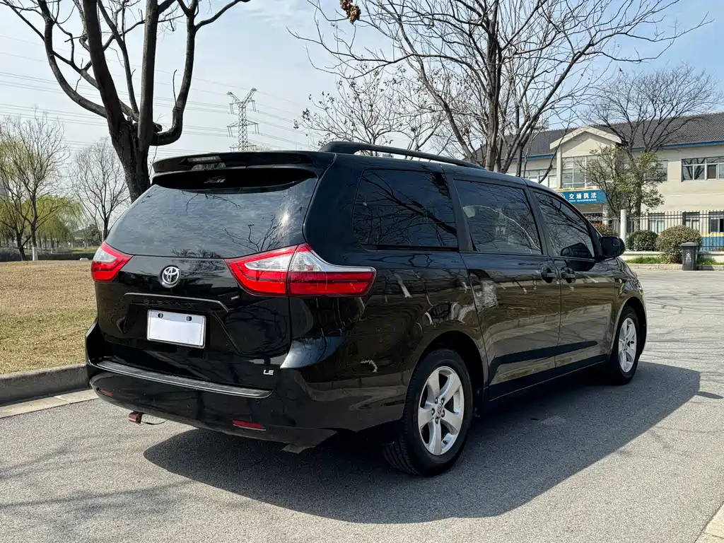 TOYOTA SIENNA 2017