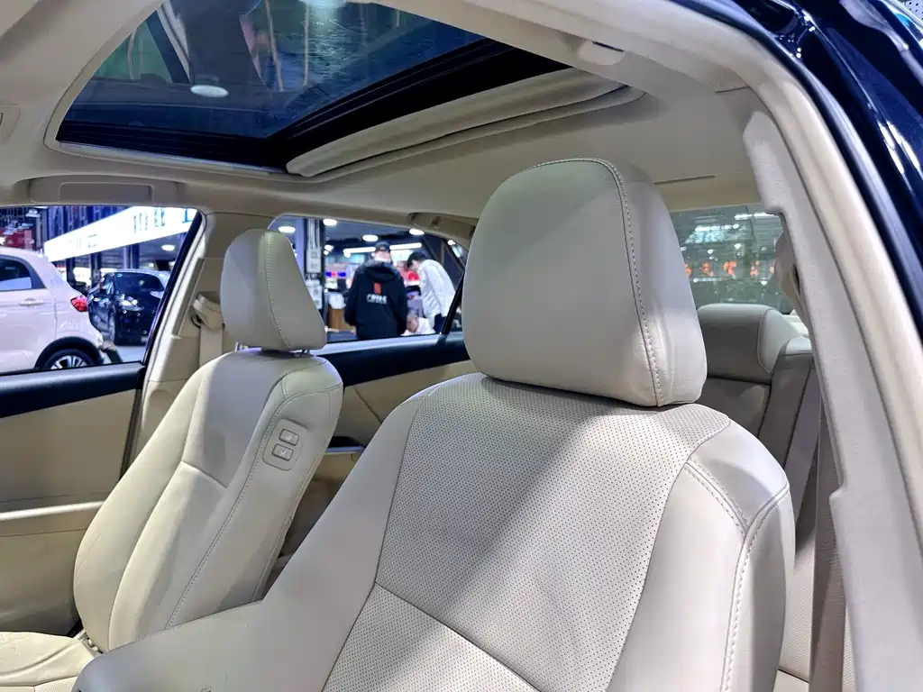 TOYOTA CAMRY 2016