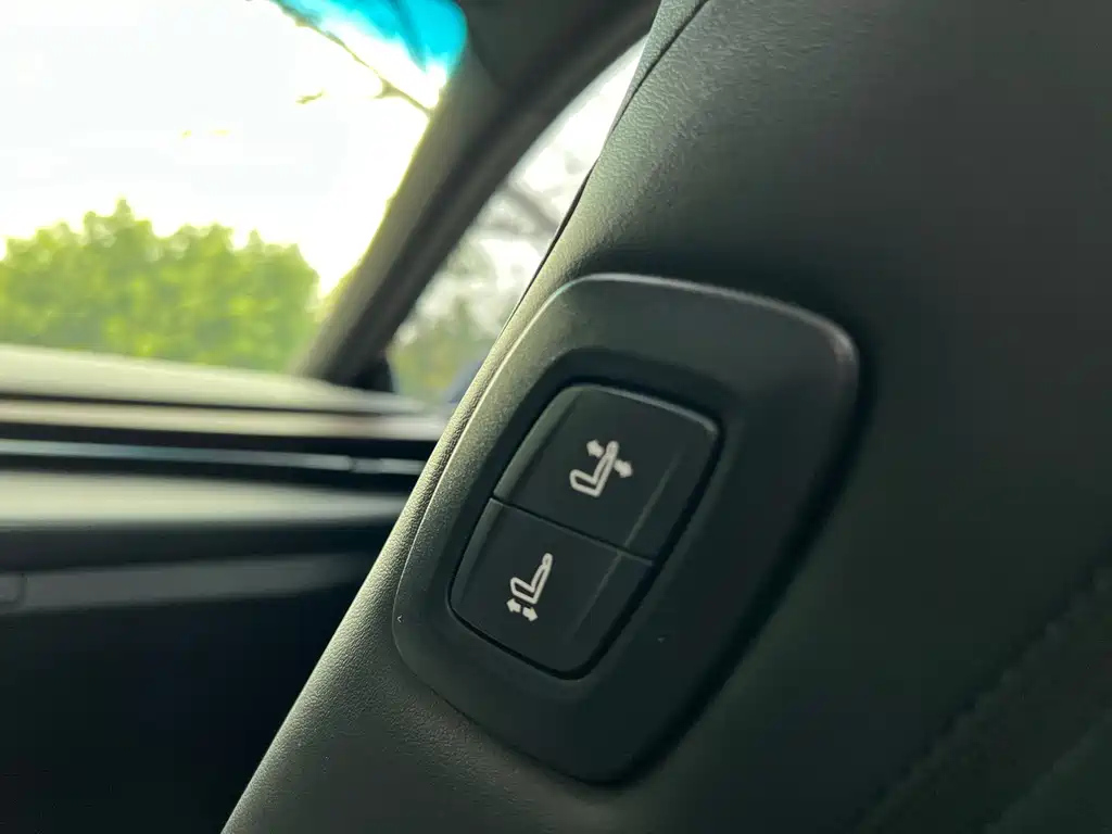 TOYOTA AVALON 2020