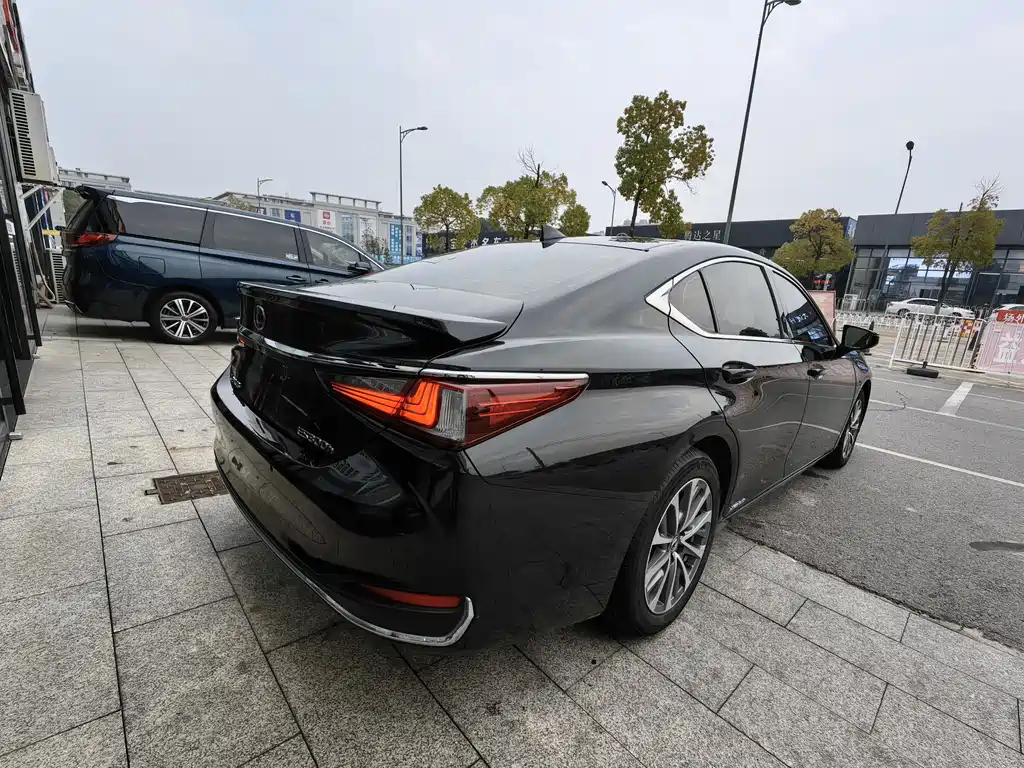 LEXUS ES 2021