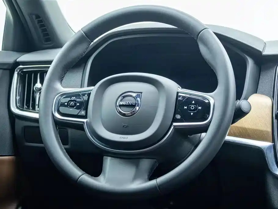 VOLVO S90 2022