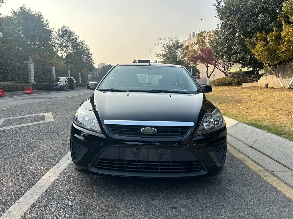 FORD FOCUS 2010