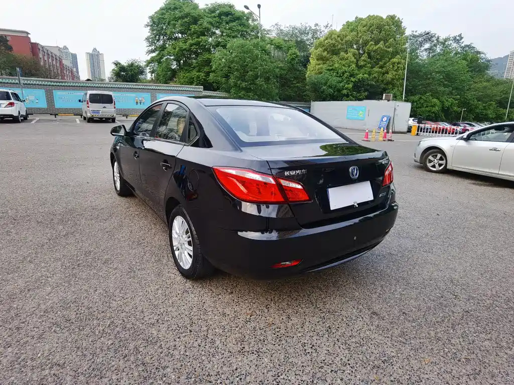 CHANGAN EADO 2013