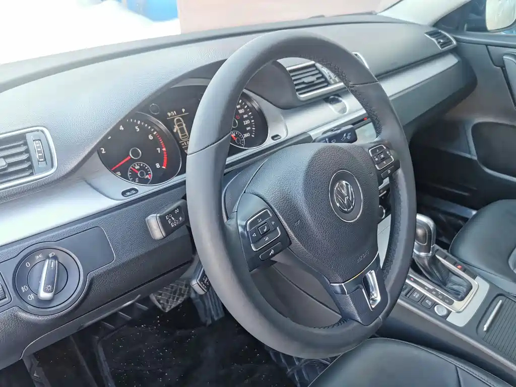 VOLKSWAGEN MAGOTAN 2016