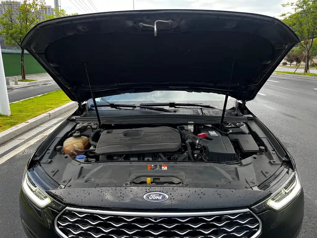 FORD TAURUS 2019