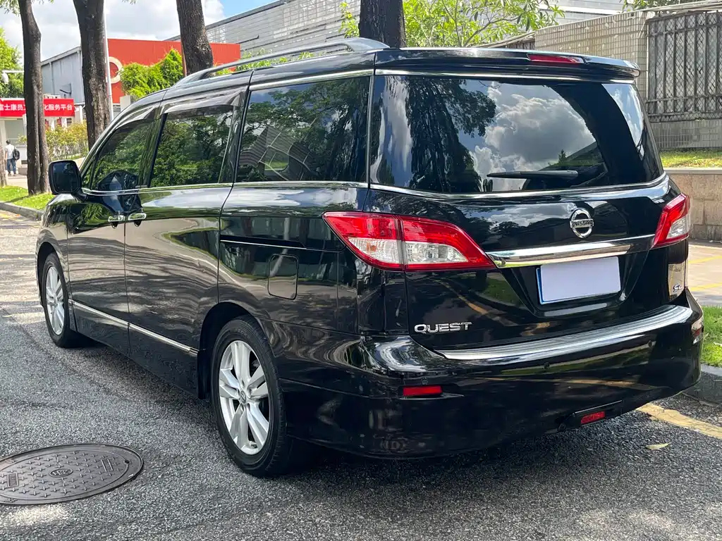 NISSAN QUEST 2015