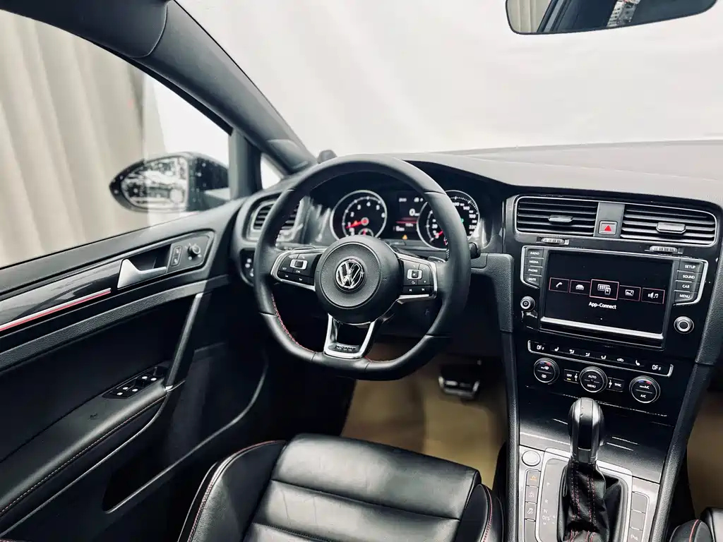 VOLKSWAGEN GOLF 2018