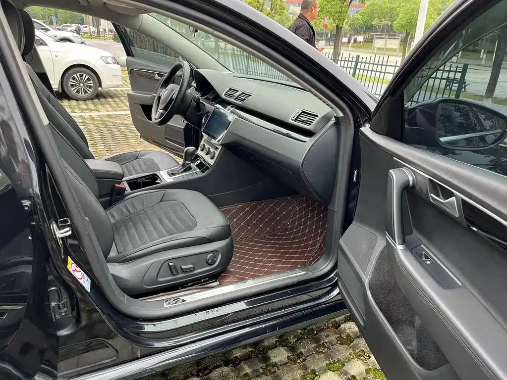 VOLKSWAGEN MAGOTAN 2015
