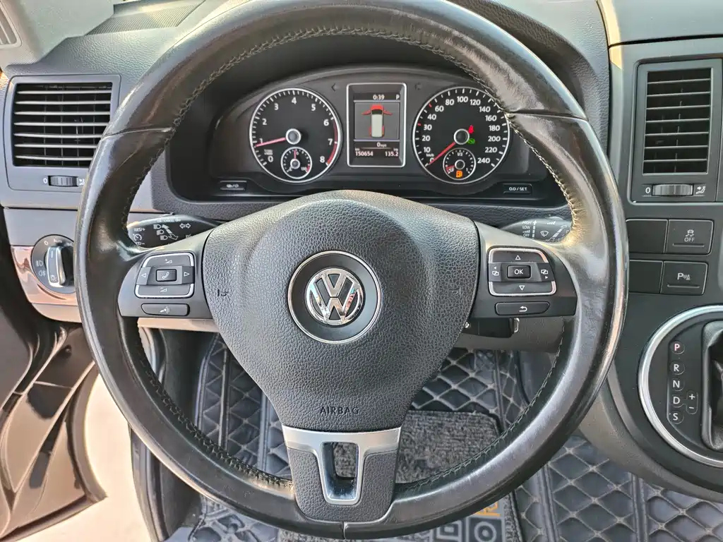 VOLKSWAGEN MULTIVAN 2013