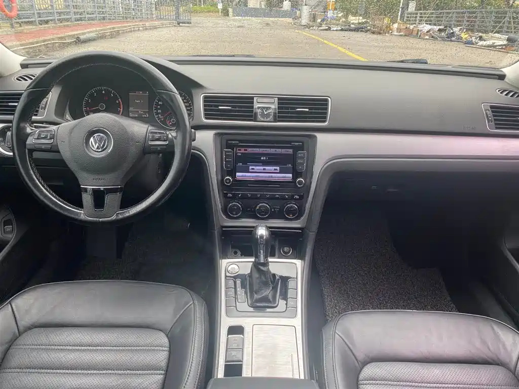 VOLKSWAGEN PASSAT 2013