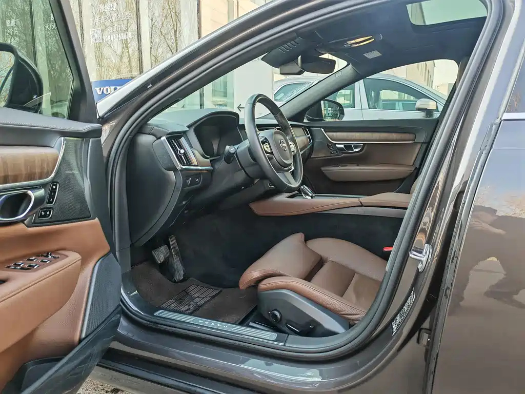 VOLVO S90 2022