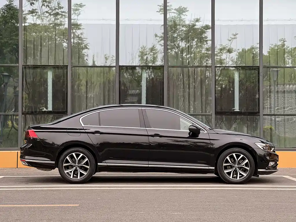VOLKSWAGEN MAGOTAN 2022