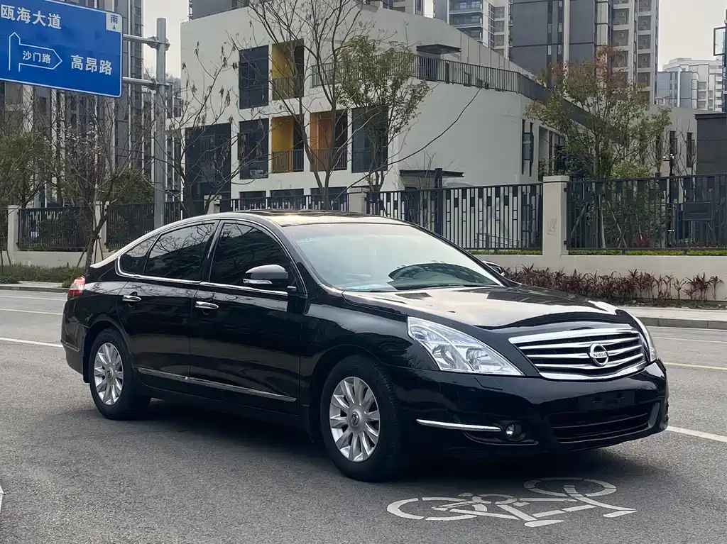 NISSAN TEANA 2010