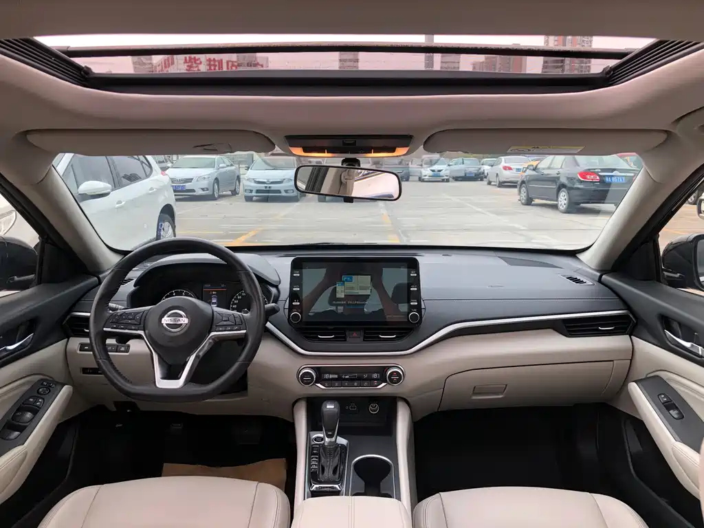NISSAN TEANA 2020