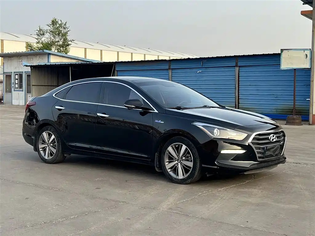 HYUNDAI MISTRA 2017