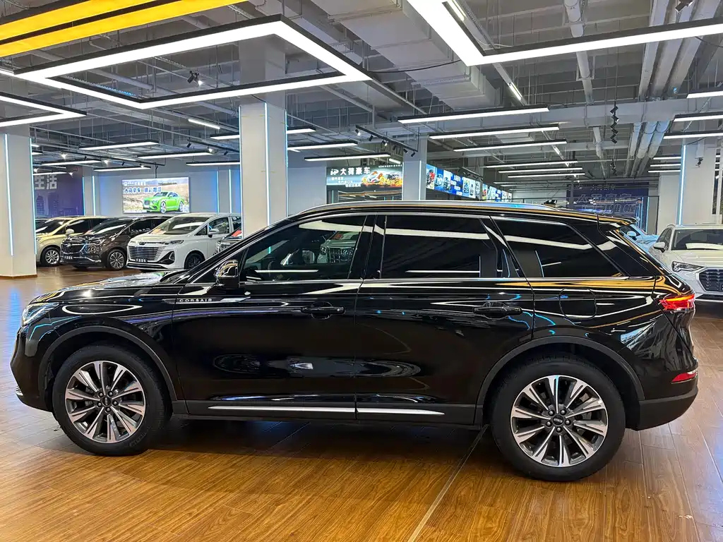LINCOLN ADVENTURER 2021