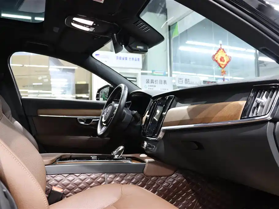 VOLVO S90 2021