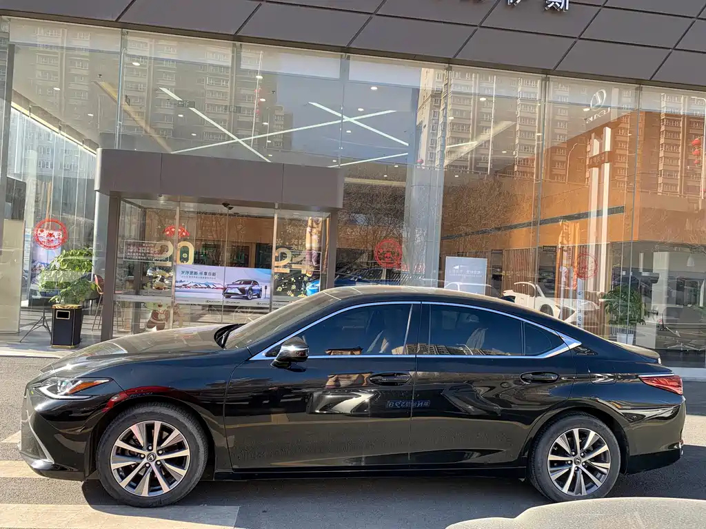 LEXUS ES 2020