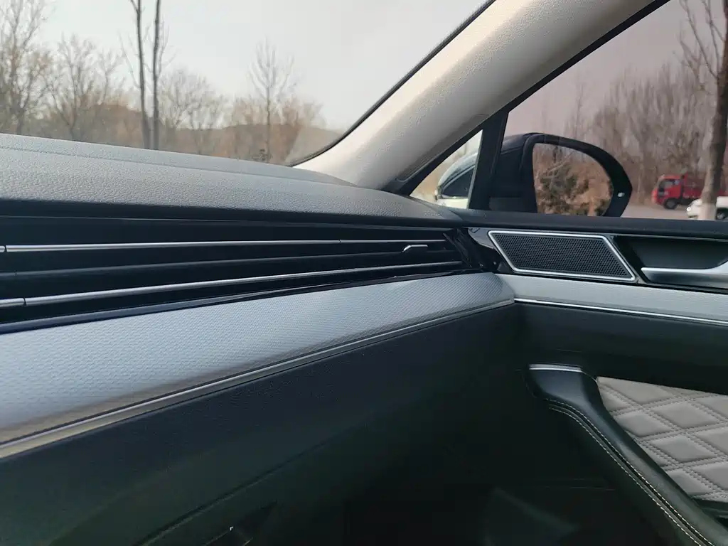 VOLKSWAGEN MAGOTAN 2023