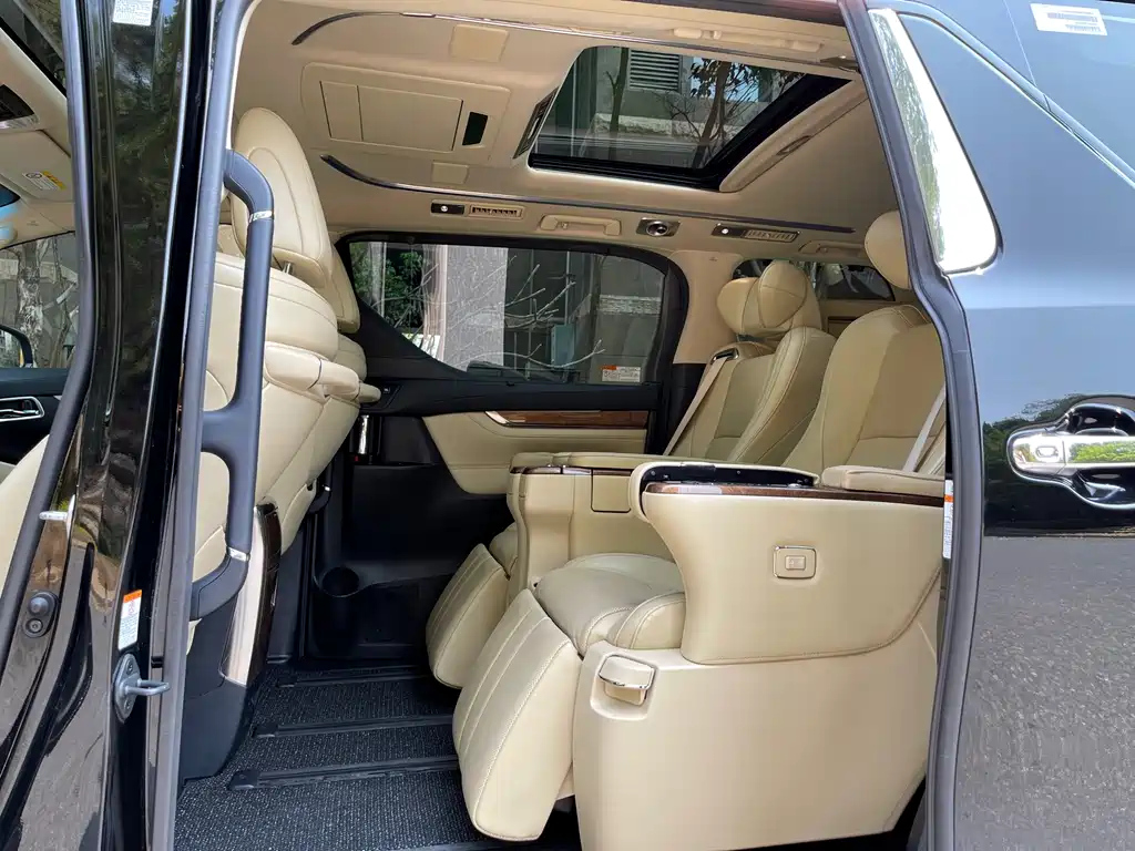 TOYOTA ALPHARD 2018