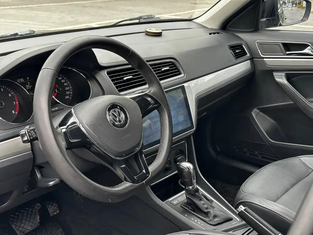 VOLKSWAGEN LAVIDA 2016