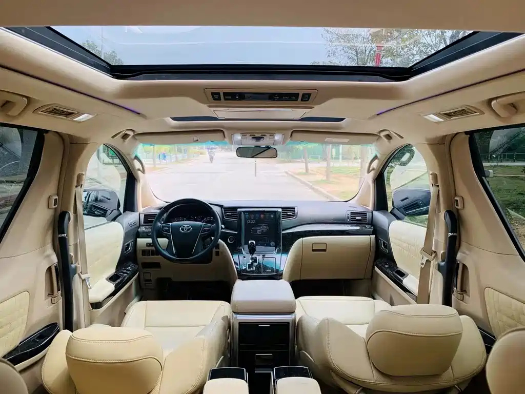 TOYOTA ALPHARD 2012