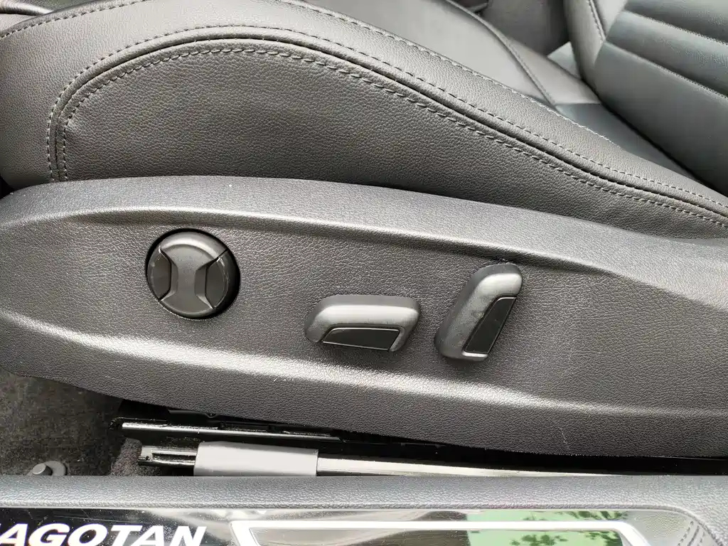 VOLKSWAGEN MAGOTAN 2019