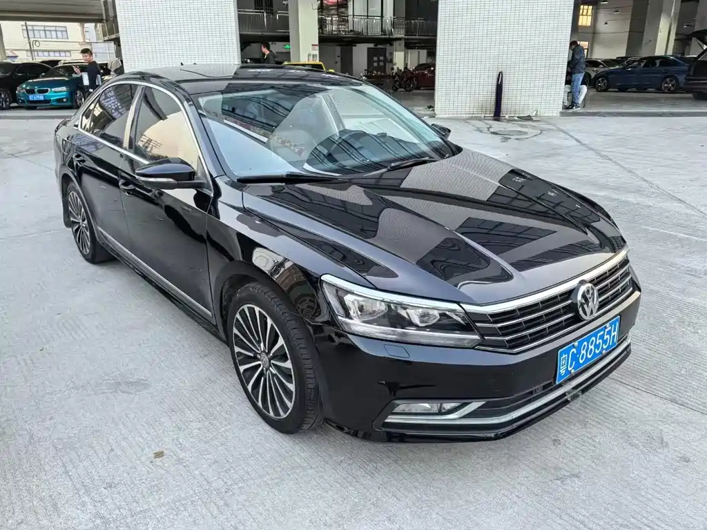 VOLKSWAGEN PASSAT 2016