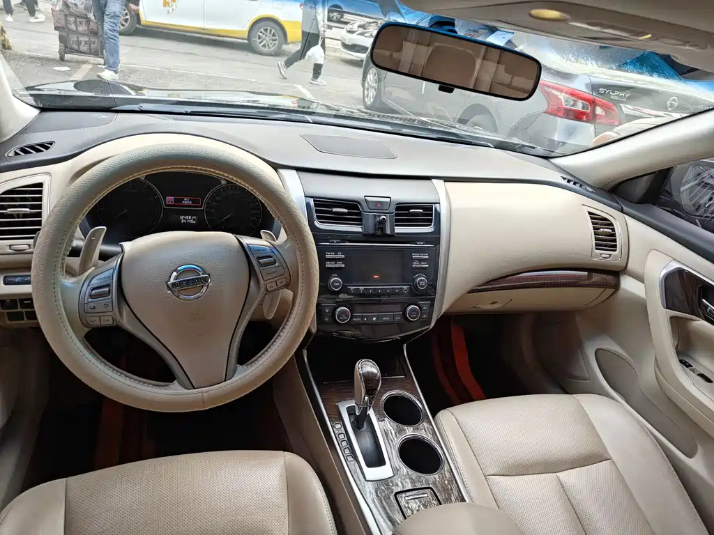 NISSAN TEANA 2014