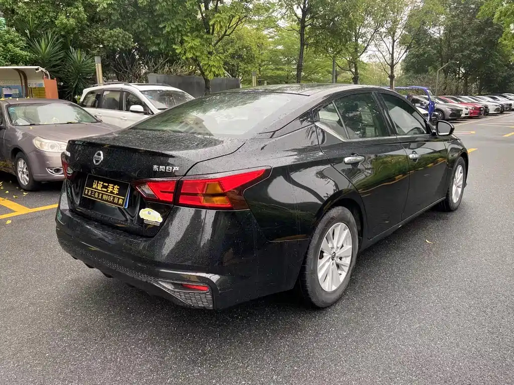 NISSAN TEANA 2020