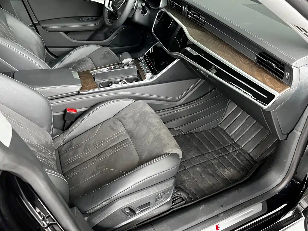 AUDI A7L 2024