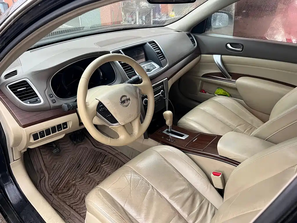 NISSAN TEANA 2010