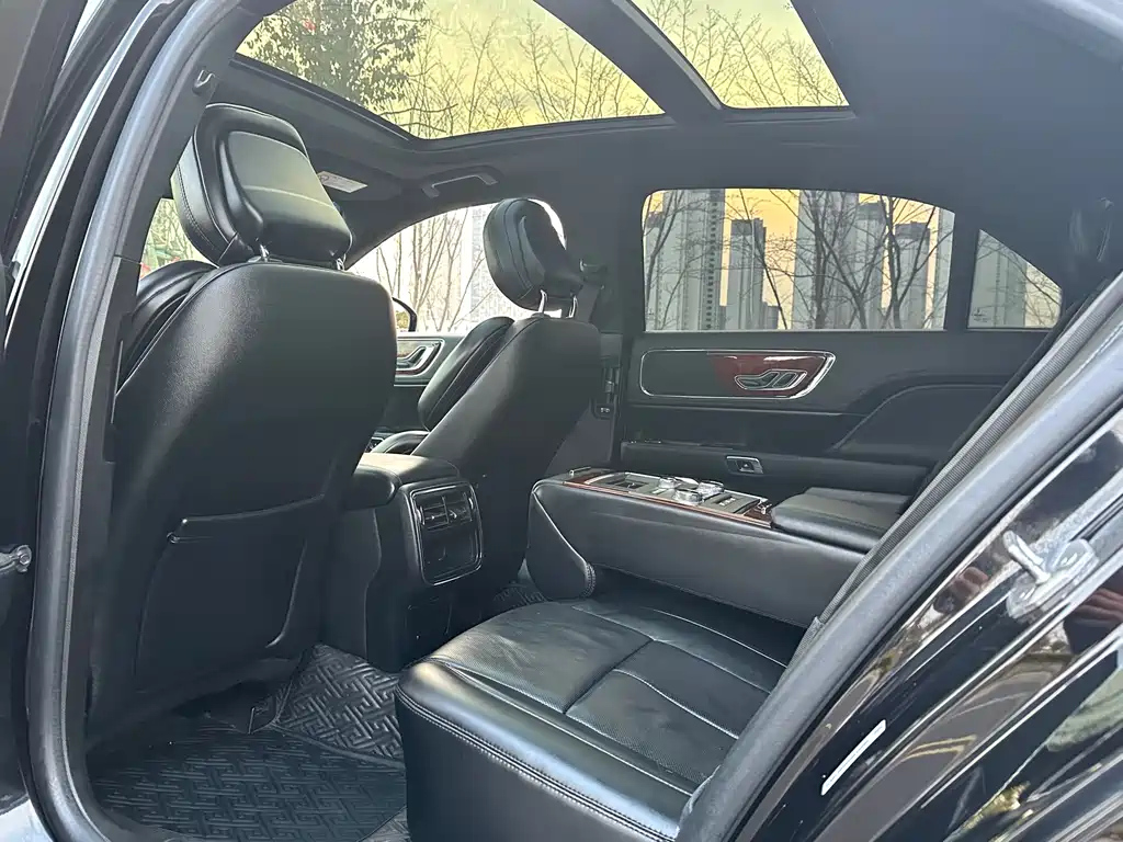 LINCOLN CONTINENTAL 2020