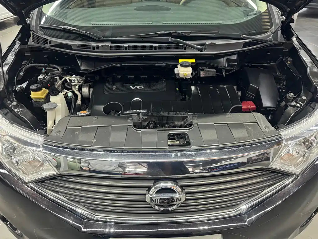 NISSAN QUEST 2017