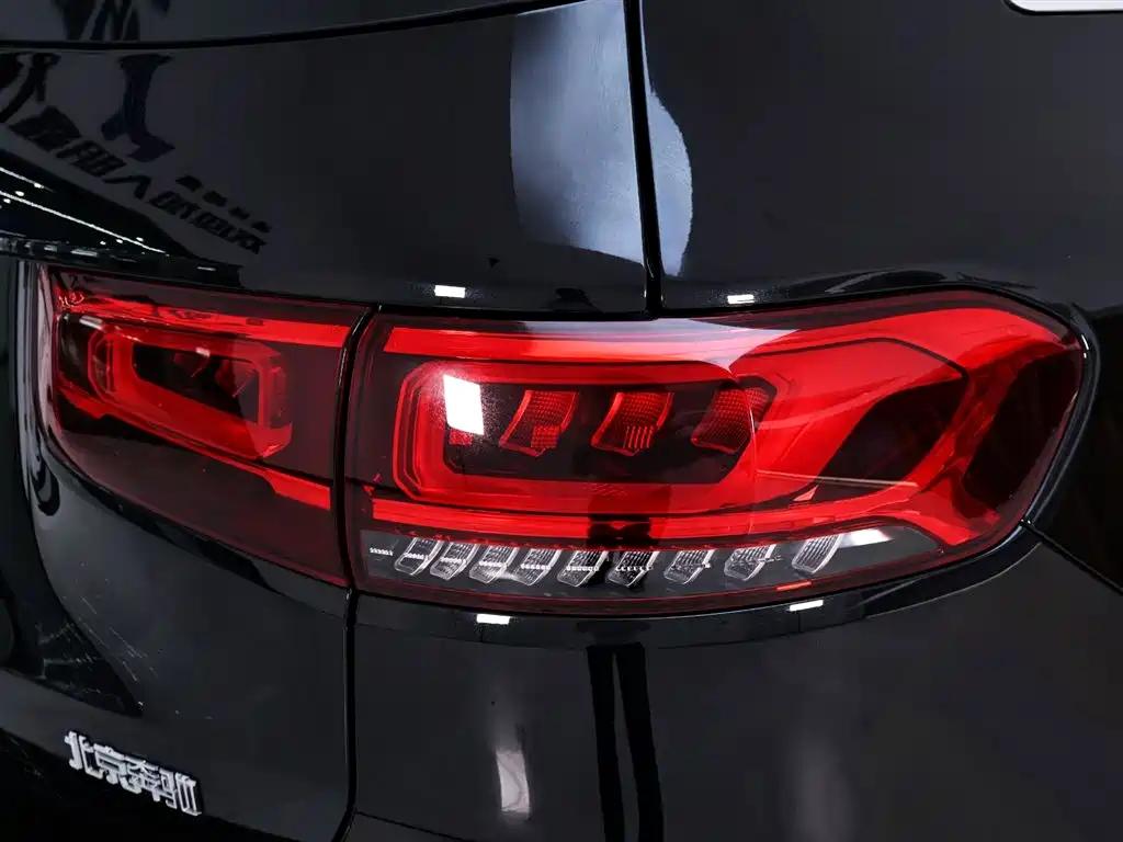 MERCEDES BENZ GLB 2023