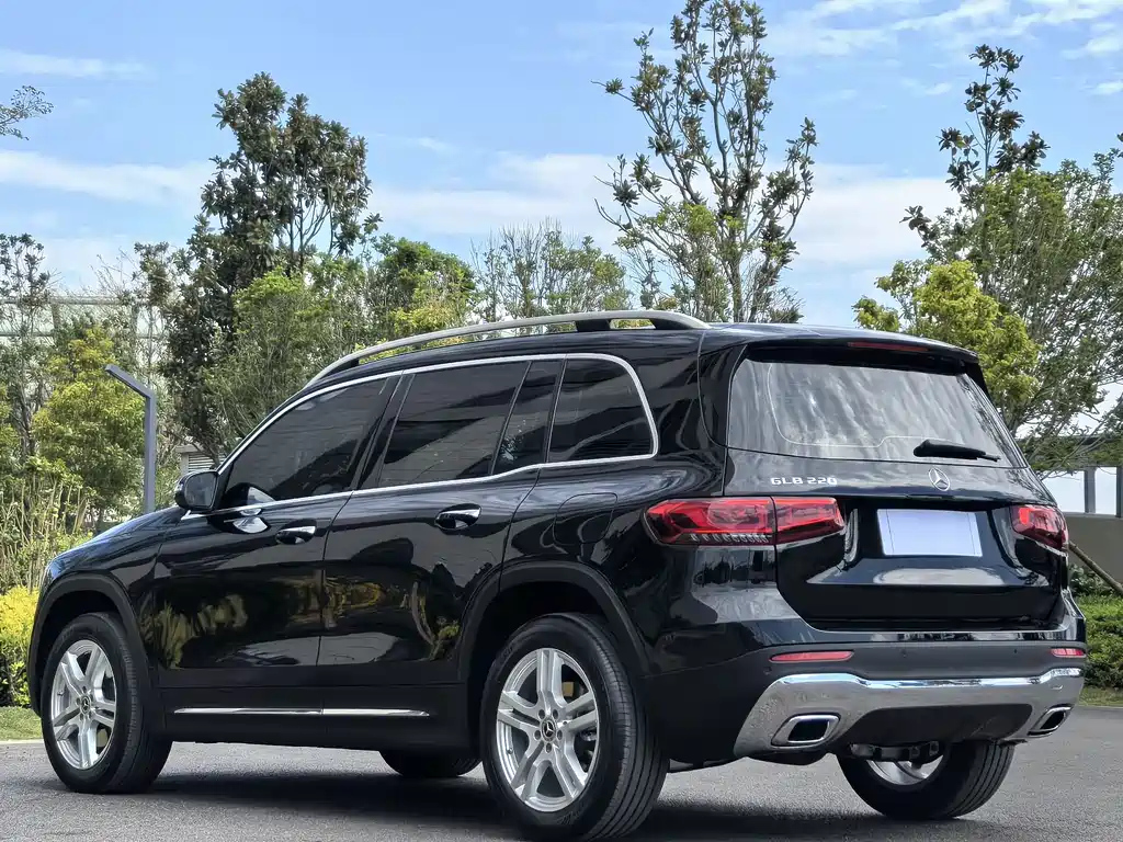 MERCEDES BENZ GLB 2023