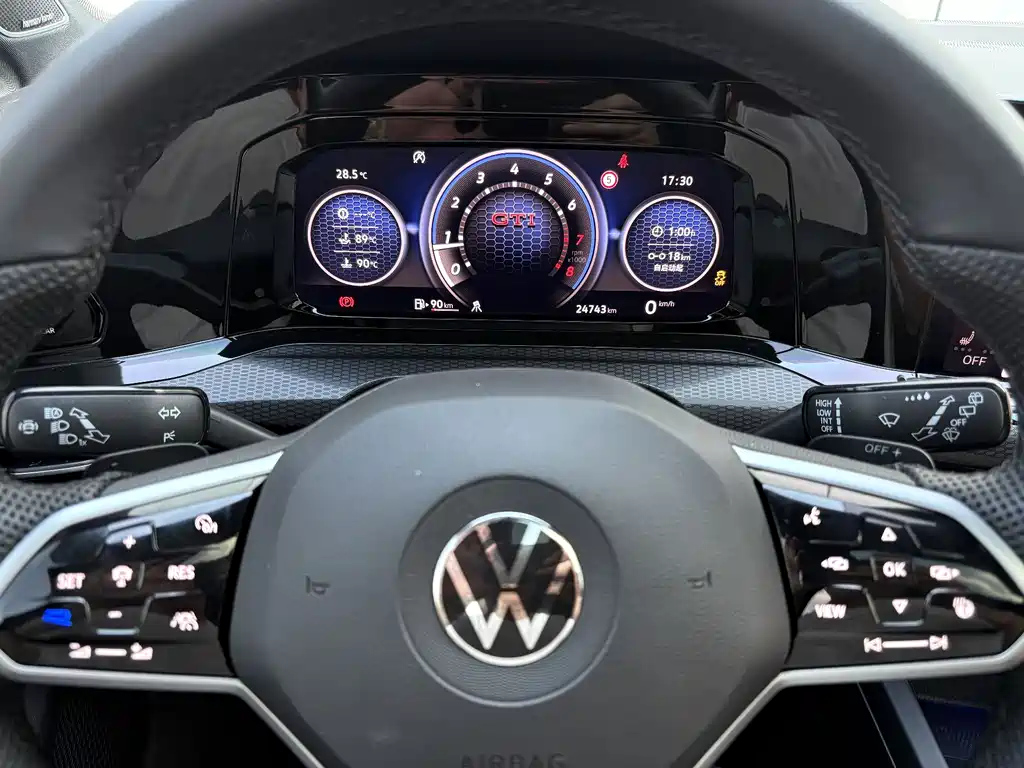 VOLKSWAGEN GOLF GTI 2023