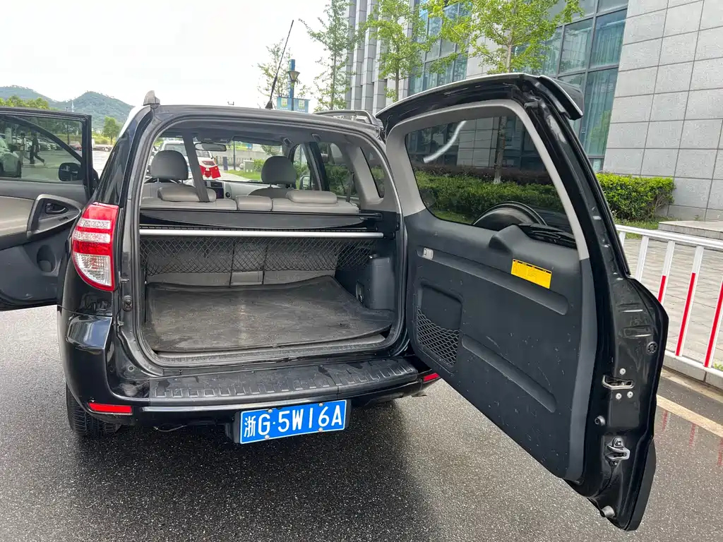 TOYOTA RAV4 RONGFANG 2011