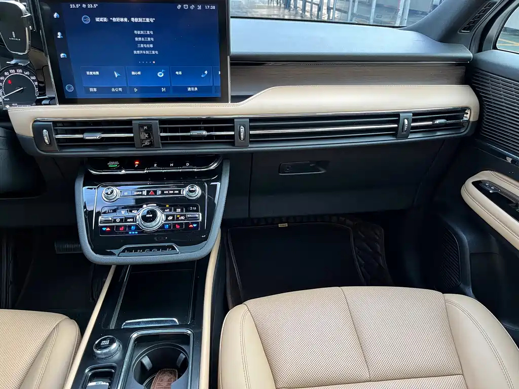 LINCOLN ADVENTURER 2020