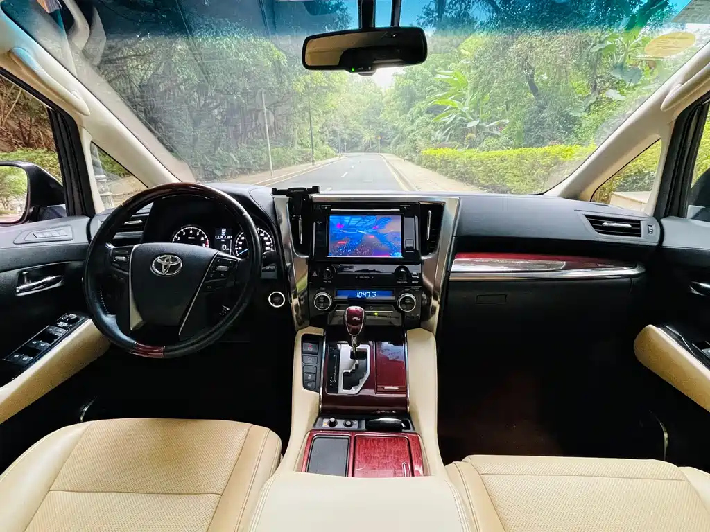 TOYOTA ALPHARD 2017