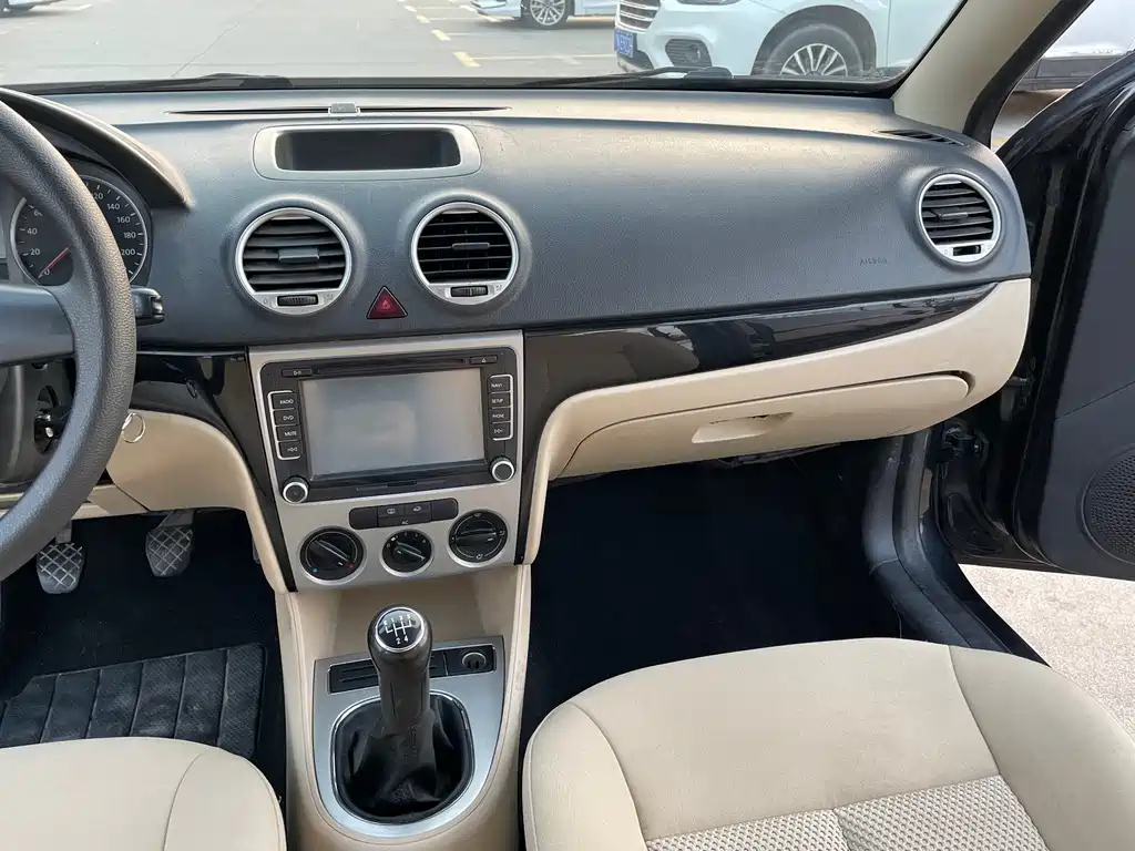 VOLKSWAGEN LAVIDA 2014