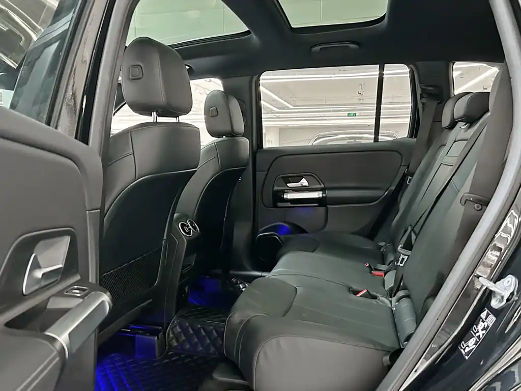 MERCEDES BENZ GLB 2023