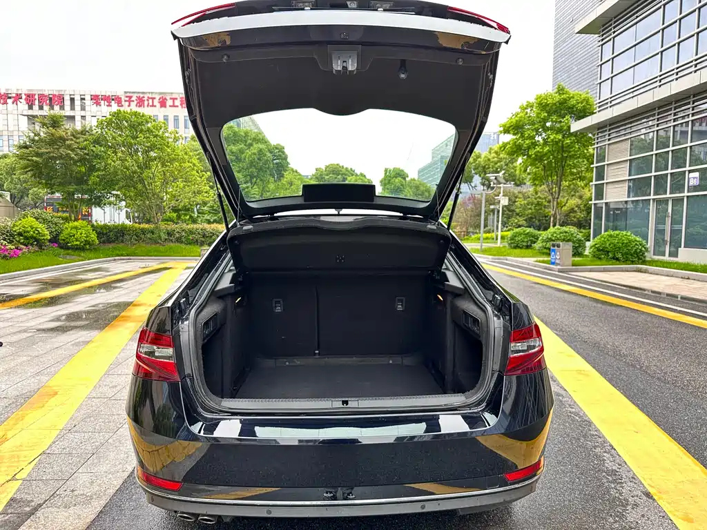 SKODA SUPERB 2019