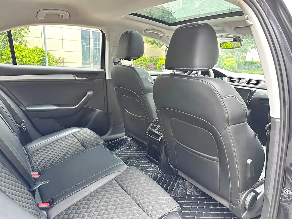 SKODA SUPERB 2019