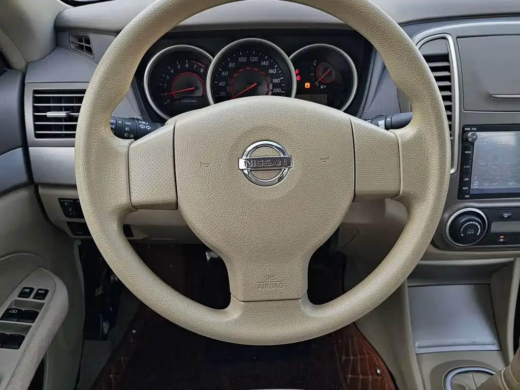 NISSAN SYLPHY 2015