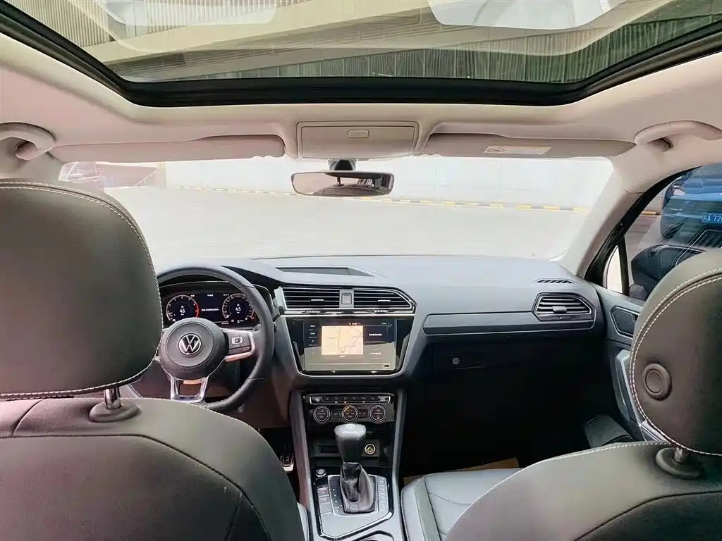 VOLKSWAGEN TIGUAN L 2021