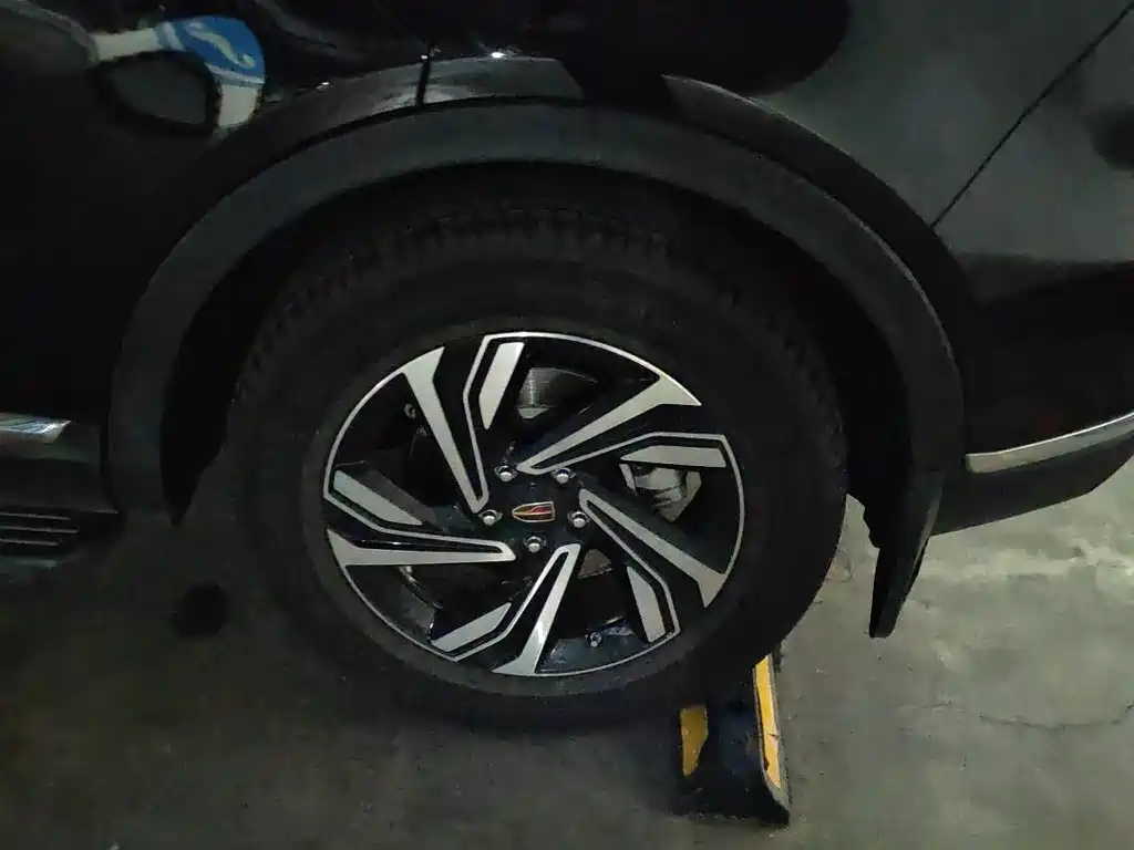 HONGQI HS5 2023
