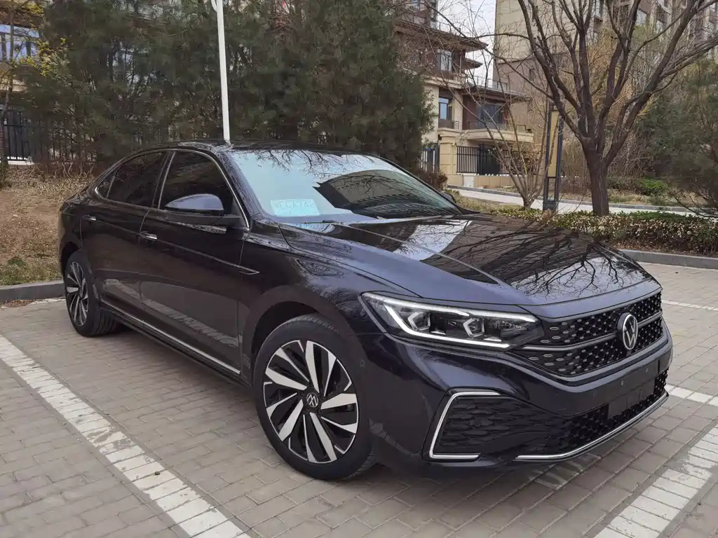 VOLKSWAGEN PASSAT 2023