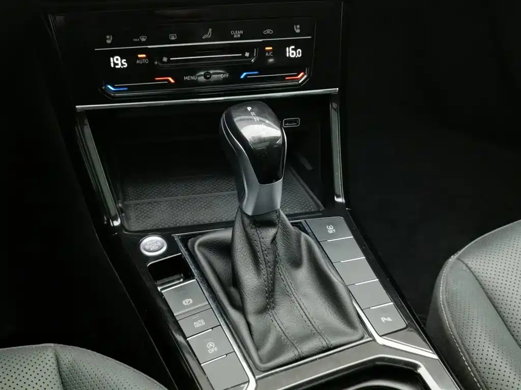 VOLKSWAGEN PASSAT 2021